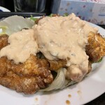 泪橋 - このチキン南蛮。写真よりでかいです実際。量も味も大満足！900円