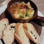 Cheese Meets Meat - エビとブロッコリーのアヒージョ