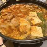 Shusai no Kakurega Tsukiakari Larapoto Ebinaten - 豚キムチ鍋