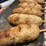 Shusai no Kakurega Tsukiakari Larapoto Ebinaten - つくね串