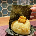 プラチナフィッシュ おもてなし Kakure - 締めのおにぎり、ウニ味のご飯に生雲丹の贅沢