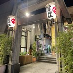 プラチナフィッシュ おもてなし Kakure - 烏森神社の左側