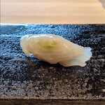 鮨旬美 西川 - 松川カレーのエンガワ・昆布〆。