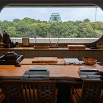 鮨旬美 西川 - カウンター席からの眺め。（正面中央は名古屋城。