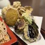 そば処 三津屋  - 赤の野菜