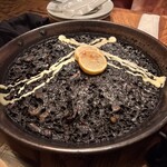 Seafood & Tapas LUBINA - イカ墨のパエリア
