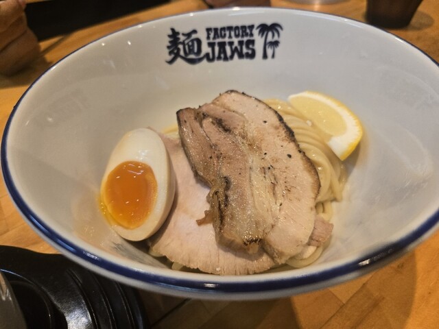 Men Factory Jaws photo 3