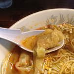 長町ラーメン - スーラーワンタン
      ワンタンプルプル
      酸っぱ辛いスープにワンタンベストマッチ