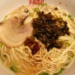 久留米ラーメン清陽軒 諏訪野町本店 - 辛子高菜と醤油ニンニクを替え玉後に・・・