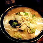 長町ラーメン - こちらが特製タンメン
      塩バターの熱々メニューです。
      不思議と食べると長町ラーメンが恋しくなります（笑）