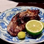 多仁本 - そしてスッポンの炭火焼き登場！　その旨さは塩麹漬けだからなんです♫