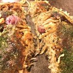  広島のお好み焼き 栞 - 三原焼き　割ってみた