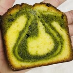焼き菓子 こなのか - 「ほうれん草とココナッツのマーブルケーキ」380円税込み♫
