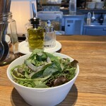 ベーカリー&レストラン 沢村 - オリーブオイルとお塩で、パンが進みます