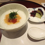 新宿割烹 中嶋 - 食事はごまがゆ。八分粥です。芝漬けと茄子の漬物が。