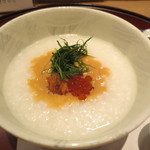 新宿割烹 中嶋 - お粥の上にはイクラ、梅干し、しそが。コクのあるものでした。