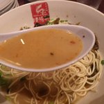 久留米ラーメン清陽軒 - 焦がし一味を加えたすっぴんスープ
