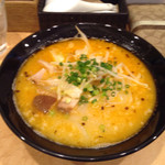 仙臺 自家製麺 こいけ屋 - こいけ家タンメン800円
      ん〜パンチあるスープにちょい辛味入り
      中太麺がメインの醤油ラーメンの細麺とは違い
      若者向きの腹に溜まるラーメン
      
      