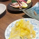 道半ば - 真いかの一夜干しを撮ったつもりが、柚子白菜漬にピントが合ってた