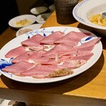 お燗とvinめし くいぜ - 豚タンのスモーク