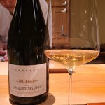 鮨 さかい - お酒❶ジャック・セロス・イニシャル・ ブリュット・グラン・クリュ・ブラン・ド・ブランNV(シャンパーニュ、フランス)
      葡萄品種:シャルドネ100%