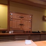 鮨 さかい - 流汗悟道（りゅうかんごどう）
      「人間は汗を流して体験して、本当の事が見えてくる」
      堺大将の鮨の道を照らす言葉なのでしょうね。