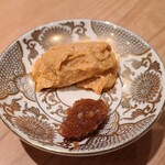 鮨 さかい - ⑬裏漉し鮟肝(北海道余市)と微塵切り奈良漬け【追加】
      産卵は春～初夏、旬は秋～春
      海底に潜み遊泳しない為、肝は通年美味しい
      裏漉しの鮟肝は滑らかクリーミーでコクがあり、どうにも止まらない美味しさ♪