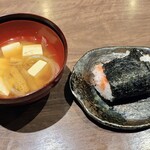とり九 - 味噌汁とおにぎり