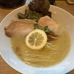 こまつ中華蕎麦 - 料理写真:鶏白湯900円税込。鶏が濃い！細麺が旨い！