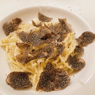 黒トリュフの芳醇な香りをパスタやリゾットでお楽しみください！