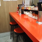 おばちゃんとこ - 店内（カウンター席）