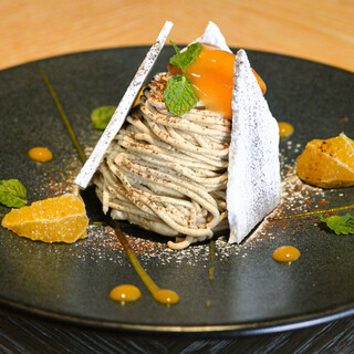 季節のデザート【温州みかんとアプリコットのモンブラン】