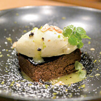 ガトー・フロマージュショコラ 柚子のゼストとバニラアイス