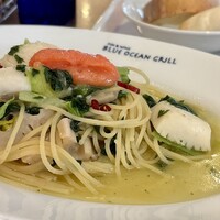 fish&wine BLUE OCEAN GRILL - 赤いかと明太子・しろ菜のペペロンチーノ