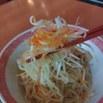 幸楽苑 - 千切りネギと合わせて喰らう麺