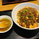 四川チャイナ - マーボー焼きそばとスープ