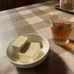 かしわや - サービスの柚子胡椒付きの冷やっこ