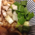 麺家 たけ田 - 玉ねぎと青ネギ
