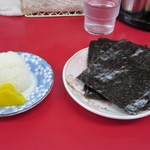 南京ラーメン 黒門 - おにぎり1個50円、焼海苔100円