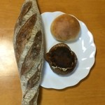 パン工房 ブランジェリーケン - 左が葡萄酵母のバゲット