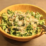 春菊とナッツの胡麻サラダ