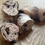 バルティザン ブレッドファクトリー - BAGEL BLUEBERRY ブルーベリーベーグル430円　断面