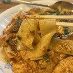 シルクロード料理 ブドウエン - 目の前で作ってくれる平打ち麺