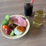 ent eat - サラダバーとドリンクバーでとりすぎてしまうタイプの人間なので、頑張って控えめにしました（写りが良くならないのでね…）