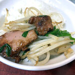 中華料理 共栄軒 - で、当然、レバニラはライスの上に乗せて食べるよね？