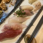 和食居酒屋 海ちゃん - おすすめ握り5貫盛り　左から　本鮪ホホ肉　石鯛　イサキ　真あじ　活北寄