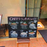 シェフス - イラストが綺麗な黒板メニュー。