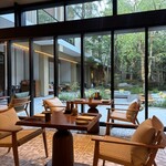 Sekki(シックスセンシズ 京都) - 中からテラスを見る