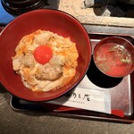 青山 鶏味座 - 親子丼全景