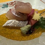 中の坊瑞苑 - 造り
                                　明石鯛　本鮪トロ　伊勢海老　炙り太刀魚